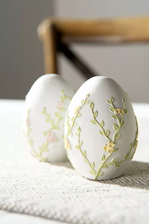 Egg dekor med gule blomster